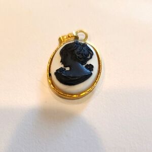 Black Cameo Pendant/Charm